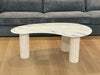 Table basse PYLONE pieds Beige et plateau en verre marbré blanc